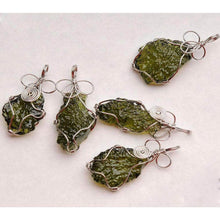 Загрузить изображение в средство просмотра галереи, Moldavite Pendant Necklace - Buy 2 Get 1 Free Necklaces
